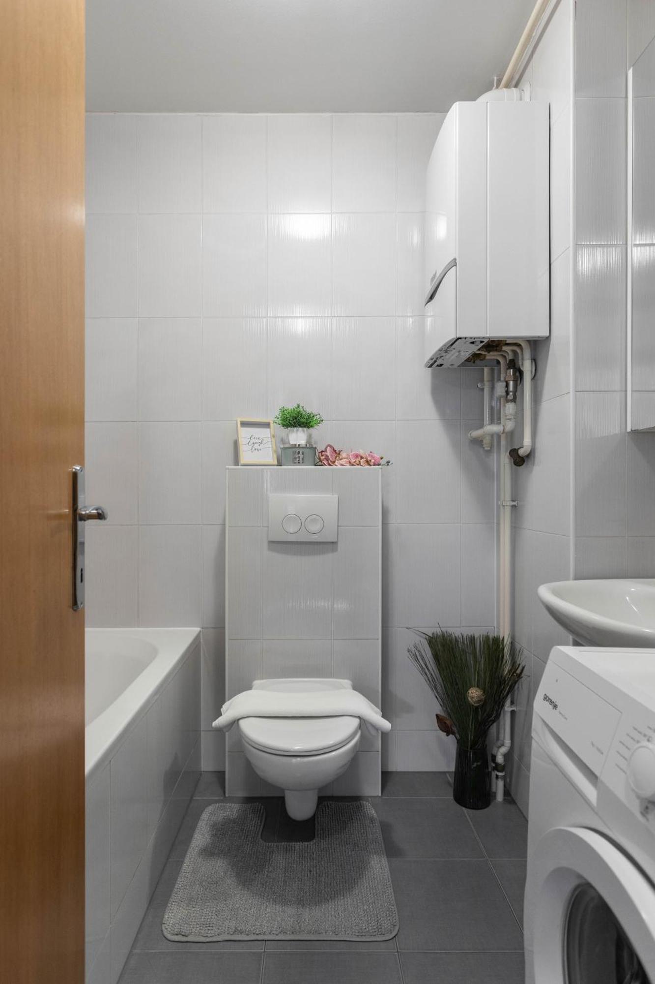 Sunny 1Bdr With Balcony & Parking Διαμέρισμα Ζάγκρεμπ Εξωτερικό φωτογραφία